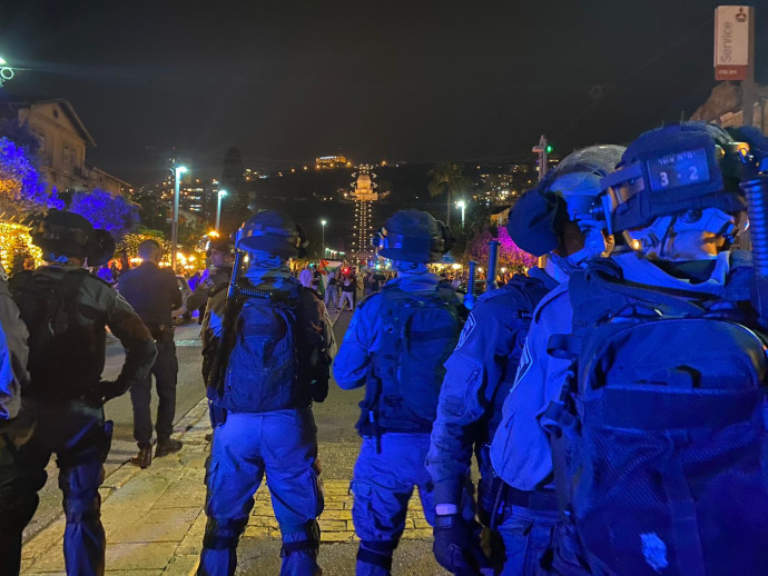כוחות גדולים של משטרה בחיפה (צילום: משטרת ישראל)