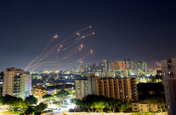 ירי הרקטות לישראל (צילום: רויטרס)