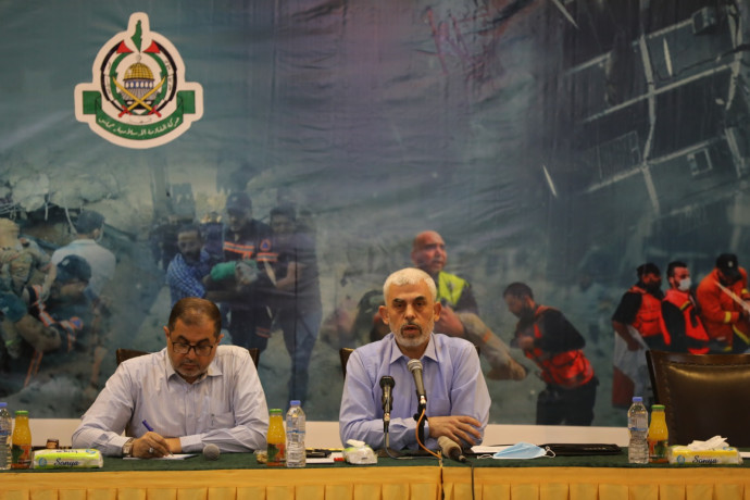 מנהיג חמאס, יחיא סינוואר, במסיבת עיתונאים ברצועה (צילום: מג'די פתחי/TPS)