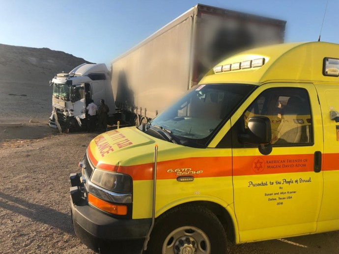 תאונת הדרכים בכביש 90, סמוך ליריחו (צילום: תיעוד מבצעי מד"א)