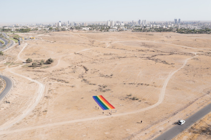 דגל הגאווה הגדול במזרח התיכון  (צילום: ניק סמירוב)