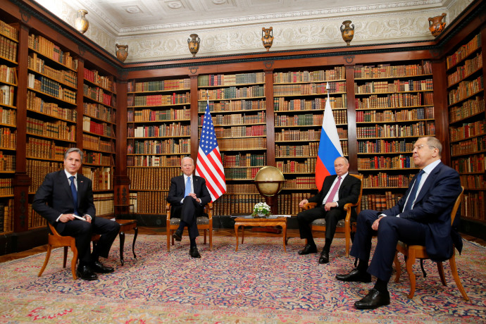 נשיא ארצות הברית ג'ו ביידן נפגש עם נשיא רוסיה ולדימיר פוטין בז'נבה (צילום: REUTERS/Denis Balibouse/Pool)