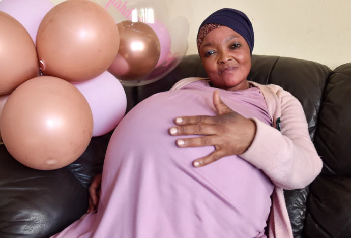 האישה שטוענת שילדה 10 תינוקות בבת אחת (צילום: רויטרס)