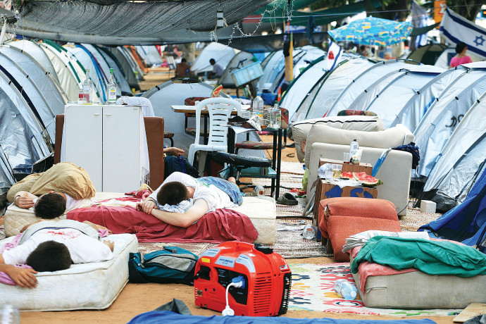 מחאת האוהלים בשדרות רוטשילד בקיץ 2011 (צילום: לירון אלמוג, פלאש 90)