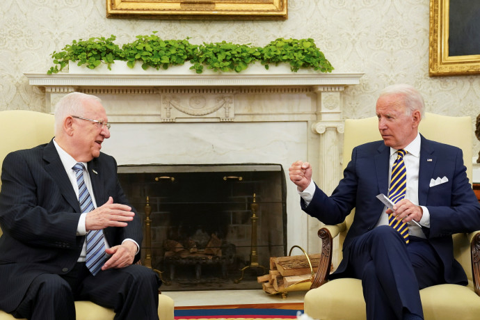 הנשיא ראובן ריבלין בפגישתו עם הנשיא האמריקאי ג'ו ביידן (צילום: REUTERS/Kevin Lamarque)