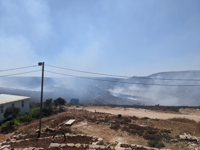 שריפה במאחז "אש קודש"  (צילום: דוברות כבאות והצלה מחוז יו"ש)