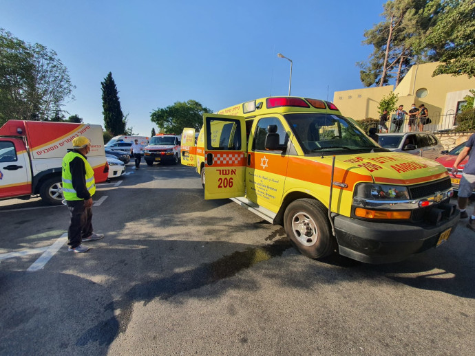 25 בני אדם, בהם ילדים, נפגעו משאיפת אדים בבריכה בכפר ורדים ...