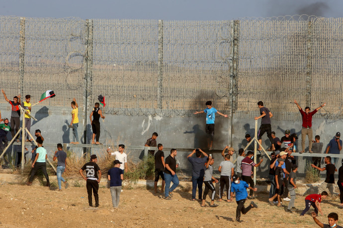מפגינים פלסטינים ברצועת עזה (צילום: אעבד ראים קביט פלאש 90)