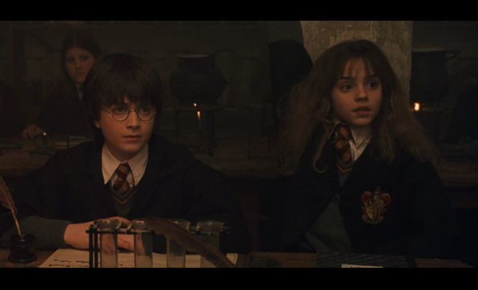 אמה ווטסון ודניאל רדקליף ב"הארי פוטר ואבן החכמים" (צילום: צילום מסך)