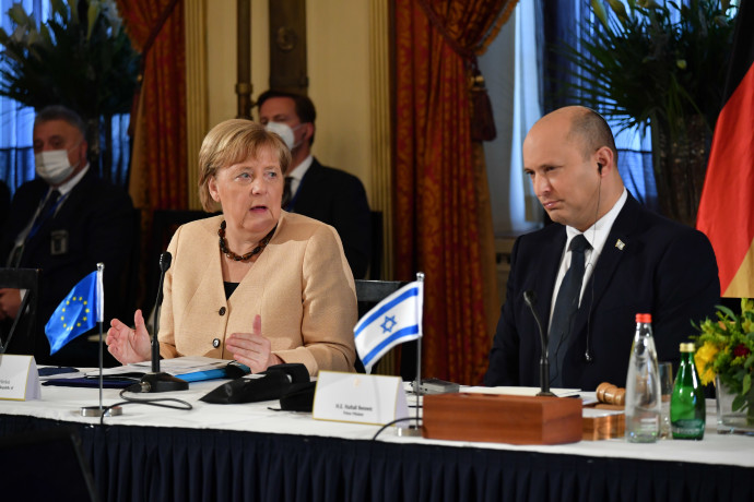 ראש הממשלה נפתלי בנט וקנצלרית גרמניה אנגלה מרקל (צילום: יואב דודקביץ', פול ידיעות אחרונות)