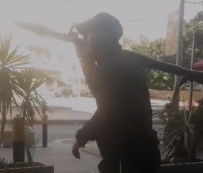 פעיל חיזבאללה חוסל עם נ"ט בביירות (צילום: רשתות ערביות)