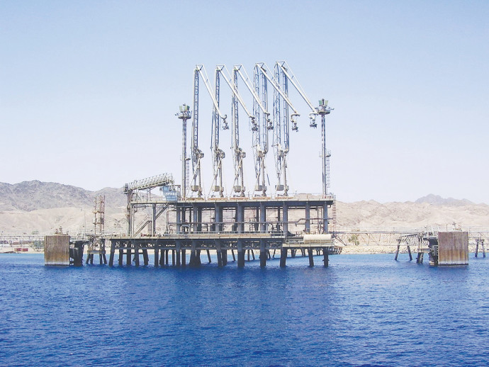מזח הנפט בנמל אילת (צילום: אבישי טייכר)