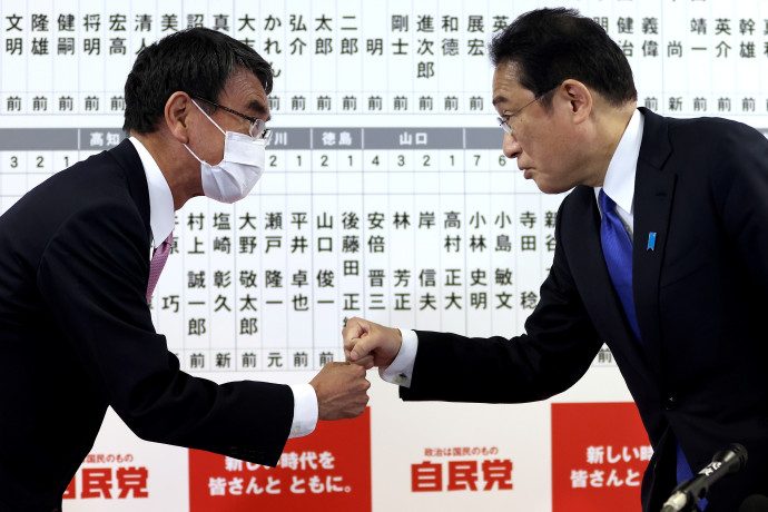 ראש ממשלת יפן אחרי הניצחון בבחירות (צילום: רויטרס)