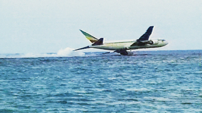 התרסקות המטוס באיי קומורו (צילום: צילום מסך)