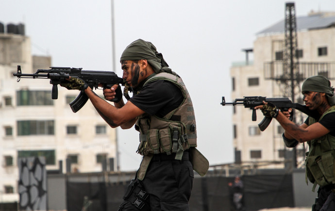 פעילי חמאס חמושים בעזה (צילום: עטיה מוחמד, פלאש 90)