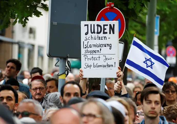 הפגנה נגד האנטישמיות בברלין  (צילום: רויטרס)