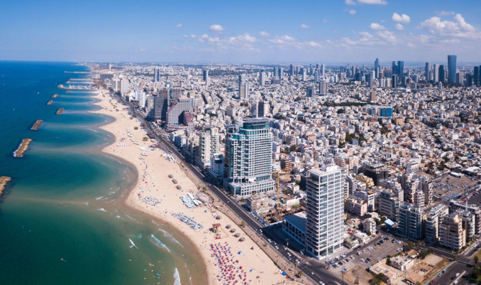 קו החוף של תל אביב. מה זה אומר, העיר היקרה בעולם? (צילום: Shutterstock)
