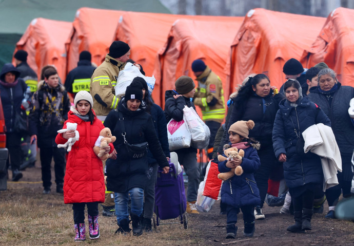 פליטים מאוקראינה (צילום: רויטרס)