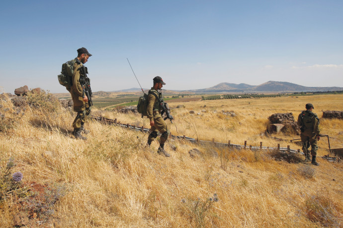 חיילי צה"ל מבצעים פטרול ליד הגבול עם סוריה (צילום: AFP)