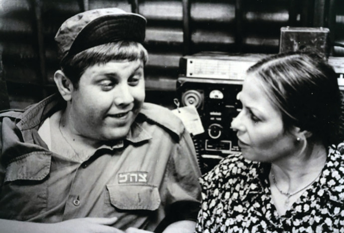 צחי נוי וגילה אלמגור בצילומי הסרט "אמי הגנרלית", 1979 (צילום: יוני המנחם)