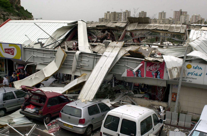 הפיגוע במסעדת מצה, חיפה, 2002 (צילום: רויטרס)