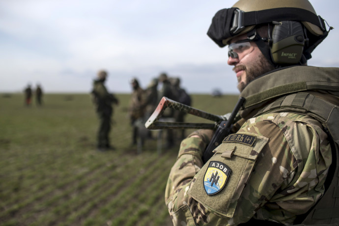 חייל אוקראיני מגדוד אזוב (צילום:  REUTERS/Marko Djurica)