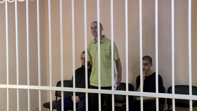 שלושת הנידונים בדוניצק (צילום:  Donetsk People's Republic/via REUTERS TV)