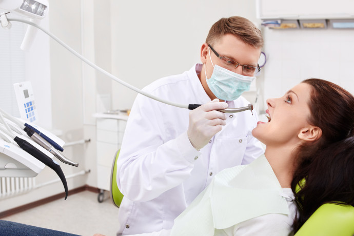 רופא שיניים התרשל ויפצה את המטופל בעשרות אלפי שקלים בזכות עו"ד ענת אשכנזי (צילום: envato)