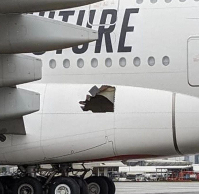 חור נפער במטוס, הנוסעים שמעו פיצוץ חזק והרגישו את ההדף ברצפה (צילום: צילום מסך טוויטר)