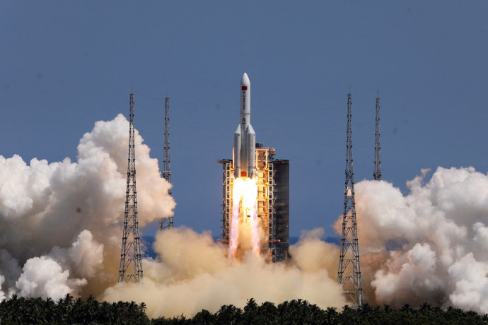 טיל לונג-מארץ' 5B שך סין בכן השיגור (צילום: רויטרס)