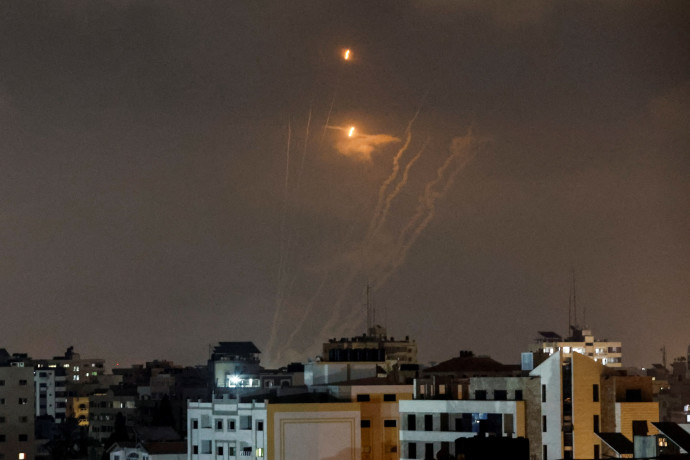 שיגור רקטות מעזה (צילום:  REUTERS/Ibraheem Abu Mustafa)