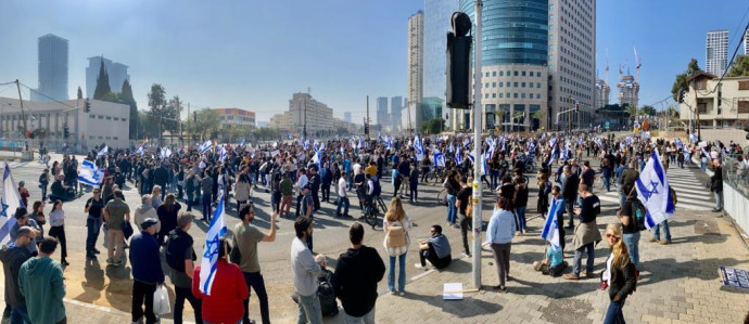 פעילי המחאה נגד הרפורמה המשפטית חסמו את צומת עזריאלי
