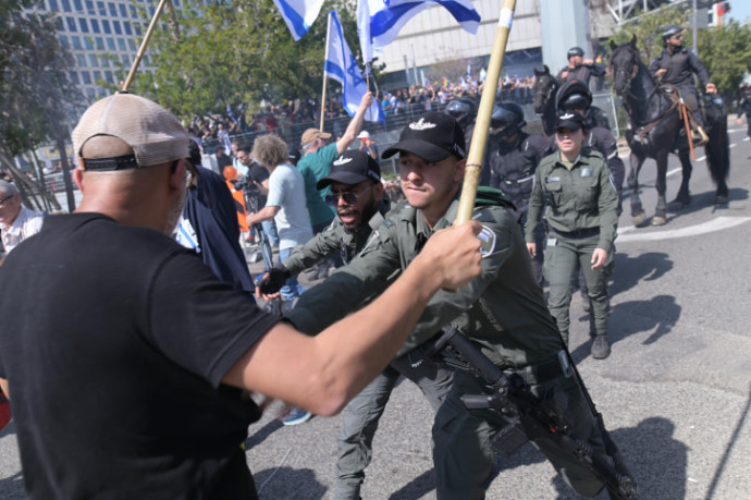 המשטרה נגד המפגינים נגד הרפורמה בתל אביב