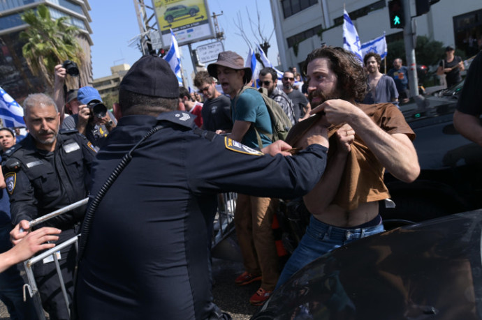 המשטרה נגד המפגינים נגד הרפורמה בתל אביב