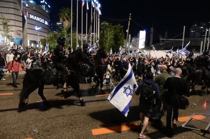 עימותים בין שוטרים ומפגינים נגד הרפורמה בתל אביב