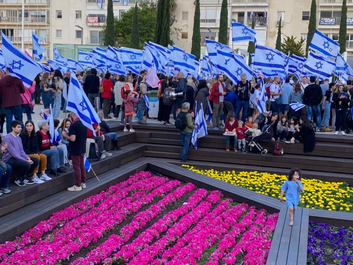 הפגנה בכיכר הבימה בתל אביב