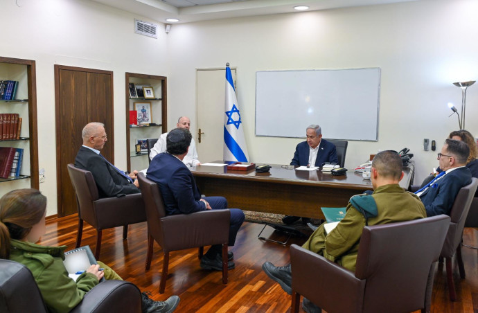 נתניהו בהערכת מצב, מבצע "מגן וחץ"