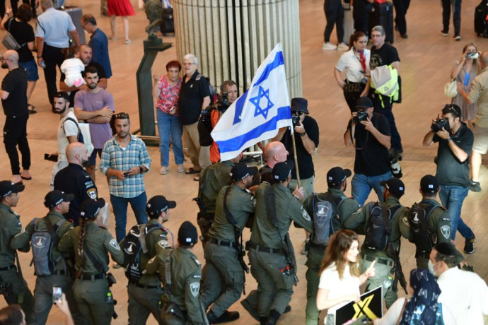 ההפגנה נגד הרפורמה במערכת המשפט בנתב"ג