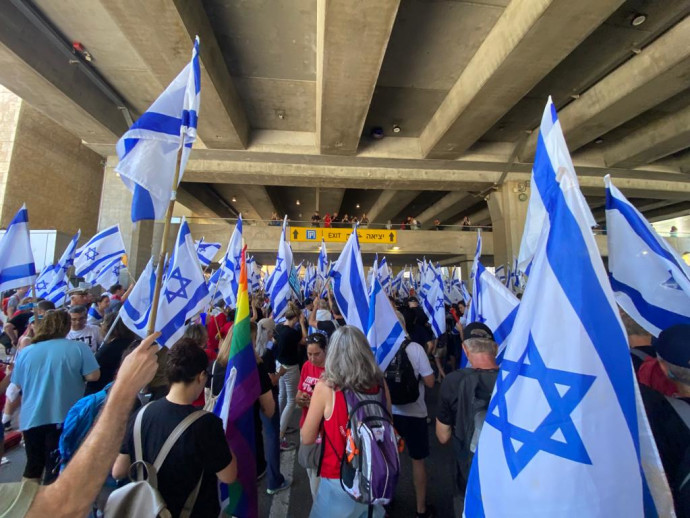 המחאה בנתב"ג נגד הרפורמה המשפטית