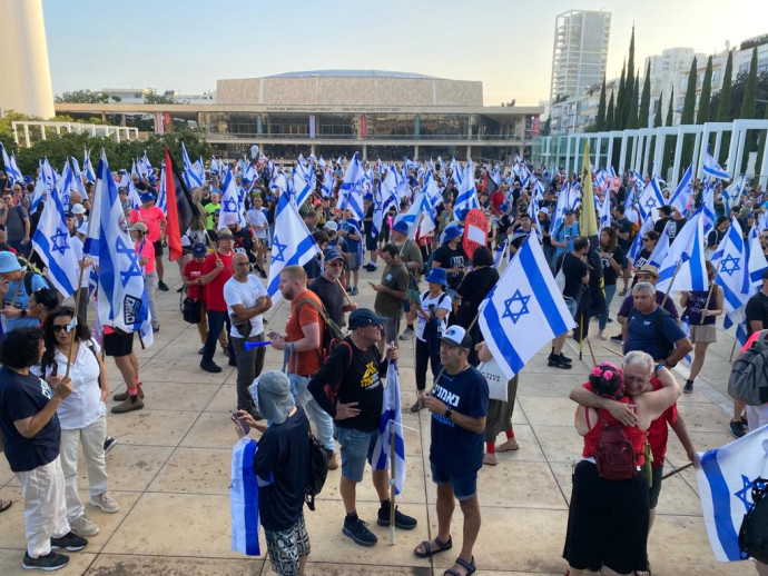 התכנסות המחאה בהבימה בתל אביב 