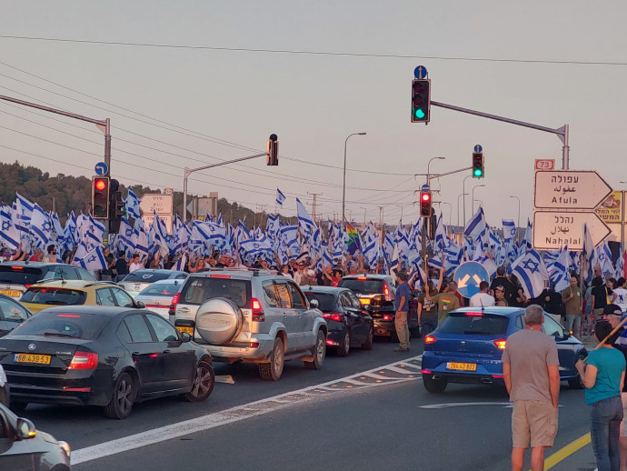 מפגינים בצומת נהלל