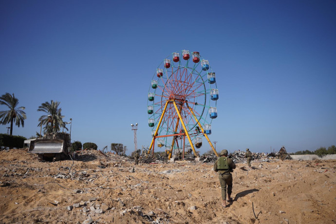 כוחות צה"ל בסמוך ללונה פארק בעזה בו אותרה מנהרה