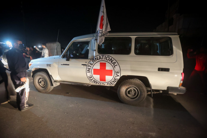 רכבי הצלב האדום במעבר רפיח, מבצע דלתות שמיים