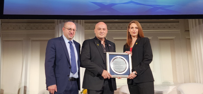 רחלי ברץ ריץ מעניקה פרסים לאנשים שפעלו נגד אנטישמיות