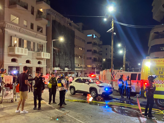 זירת פגיעת הטיל האיראני בתל אביב