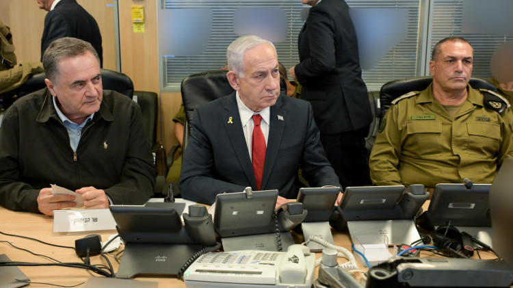 אייל זמיר, בנימין נתניהו וישראל כ"ץ בזמן התקיפה בתימן (צילום: מעיין טואף, לע"מ)