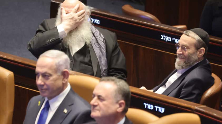 ההח"כים משה גפני ויצחק גולדקנפף בפתיחת מושב החורף של הכנסת (צילום: מארק ישראל סלם)