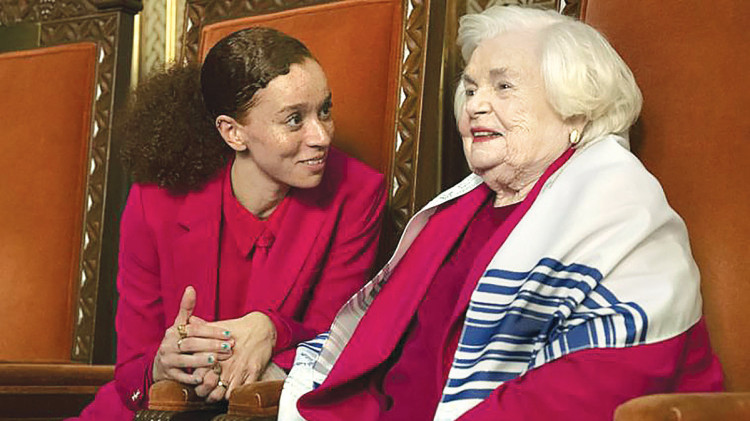 אלינור הגדולה (צילום: באדיבות מובילנד)