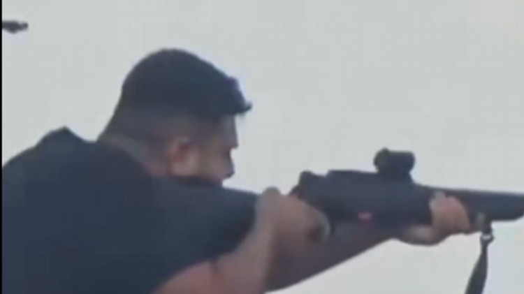 תיעוד היורה מהפיגוע בחוף בונדי, סידני, אוסטרליה (צילום: צילום מסך רשת X)