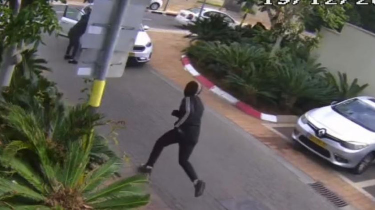 תקרית חמורה בראשון לציון (צילום: מצלמת אבטחה)